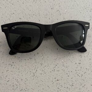 Ray-Ban Classic Black Wayfarer Sunglasses
